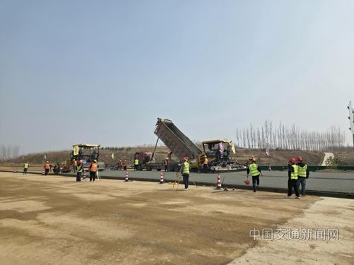 京哈高速九門口復(fù)線河北段項(xiàng)目邁入路面施工新階段
